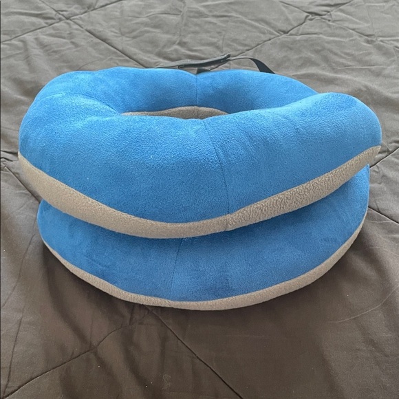 Travelon Vibrant Blue and Soft Gray Travel Pillow - Picture 2 of 11